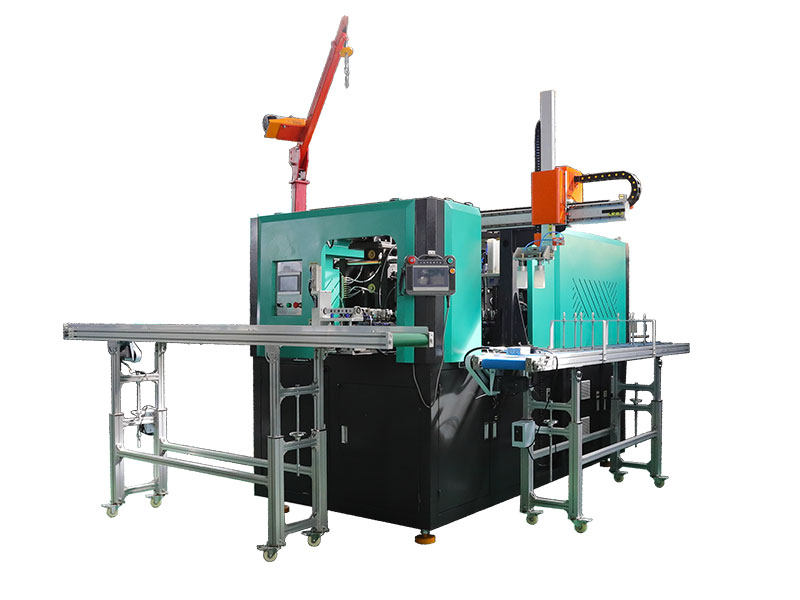 Automatic pet bottle blow molding machine